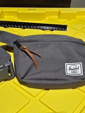 Herschel Supply Co Seventeen Hip Pack Grey Fanny Pack Waist Bag Leather Pull
